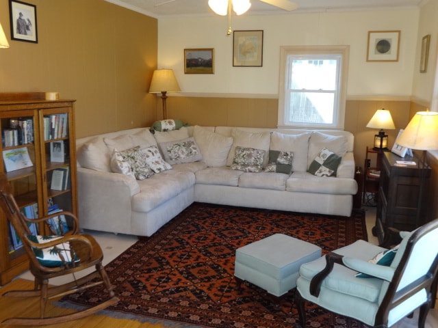 Image of Property Number 823